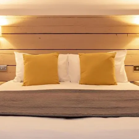 The Vanguard - Private 4*