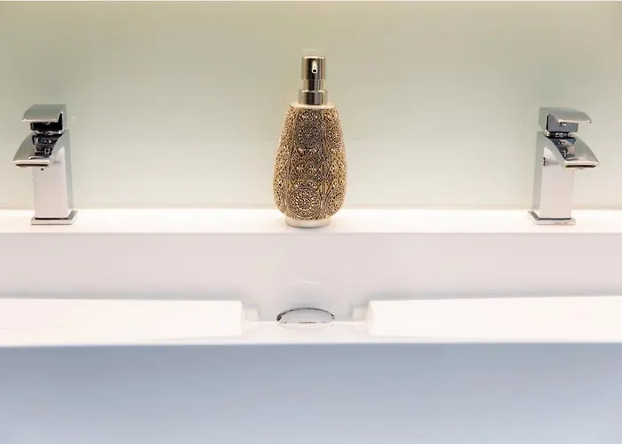 The Vanguard - Private 招待所