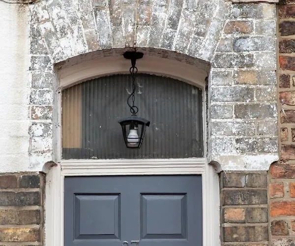 The Vanguard - Private 招待所 4*