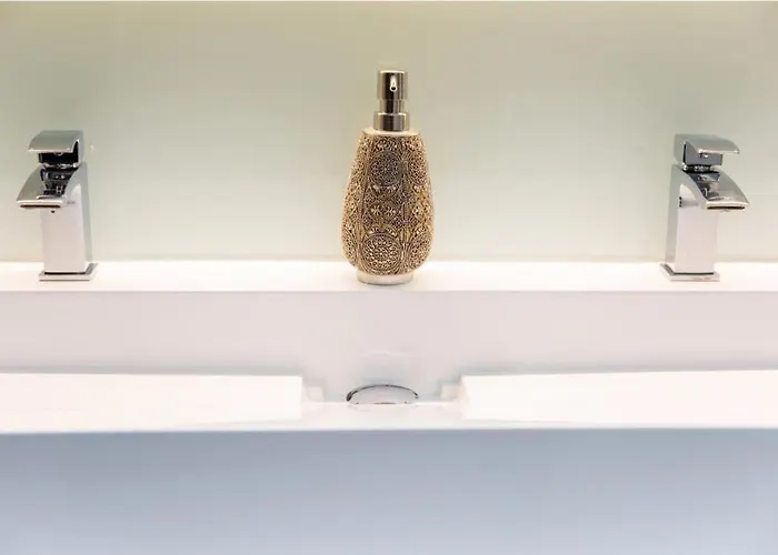 The Vanguard - Private 招待所 4*